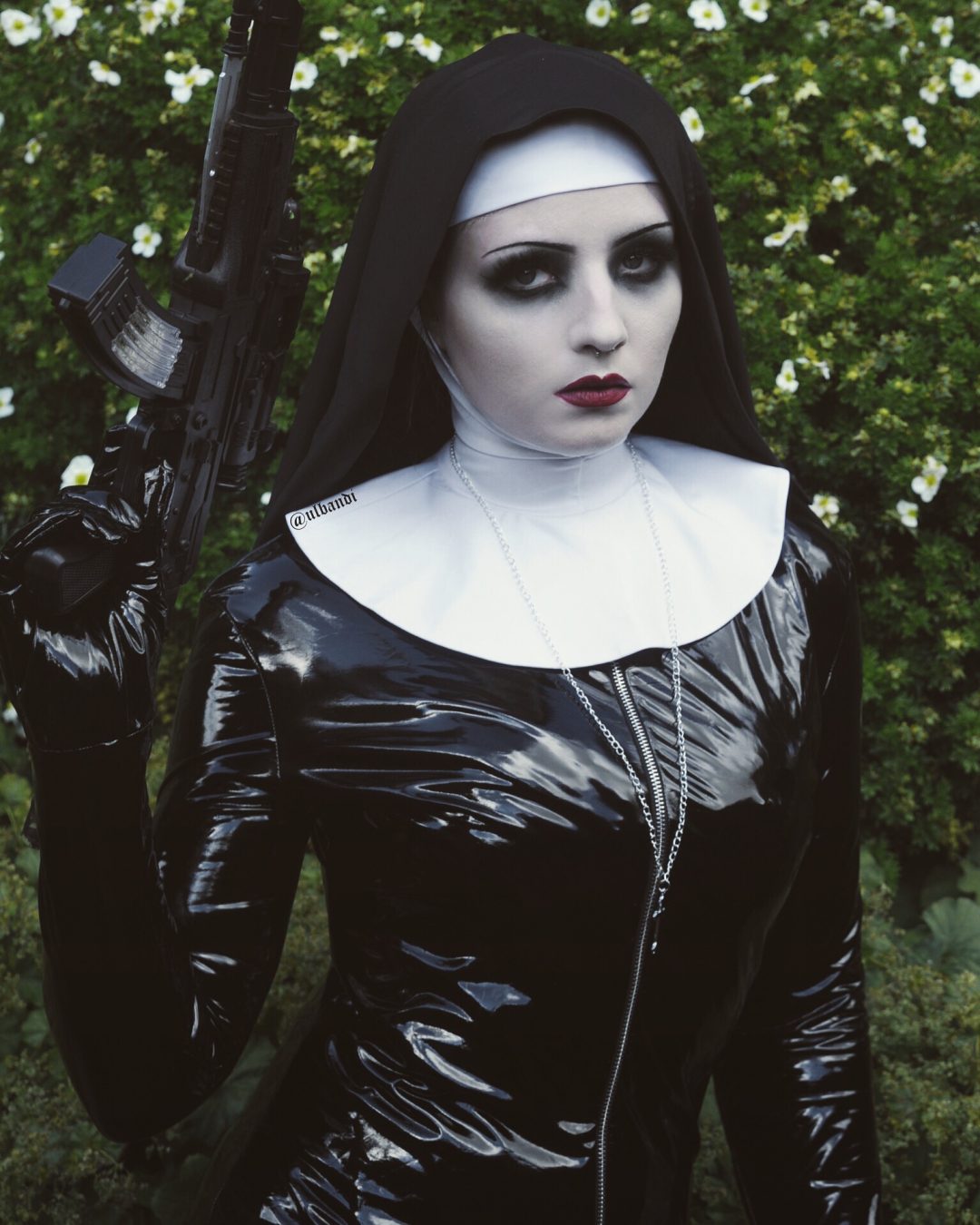 Ulbandi Cosplay modelling a Hitman: Absolution nun costume